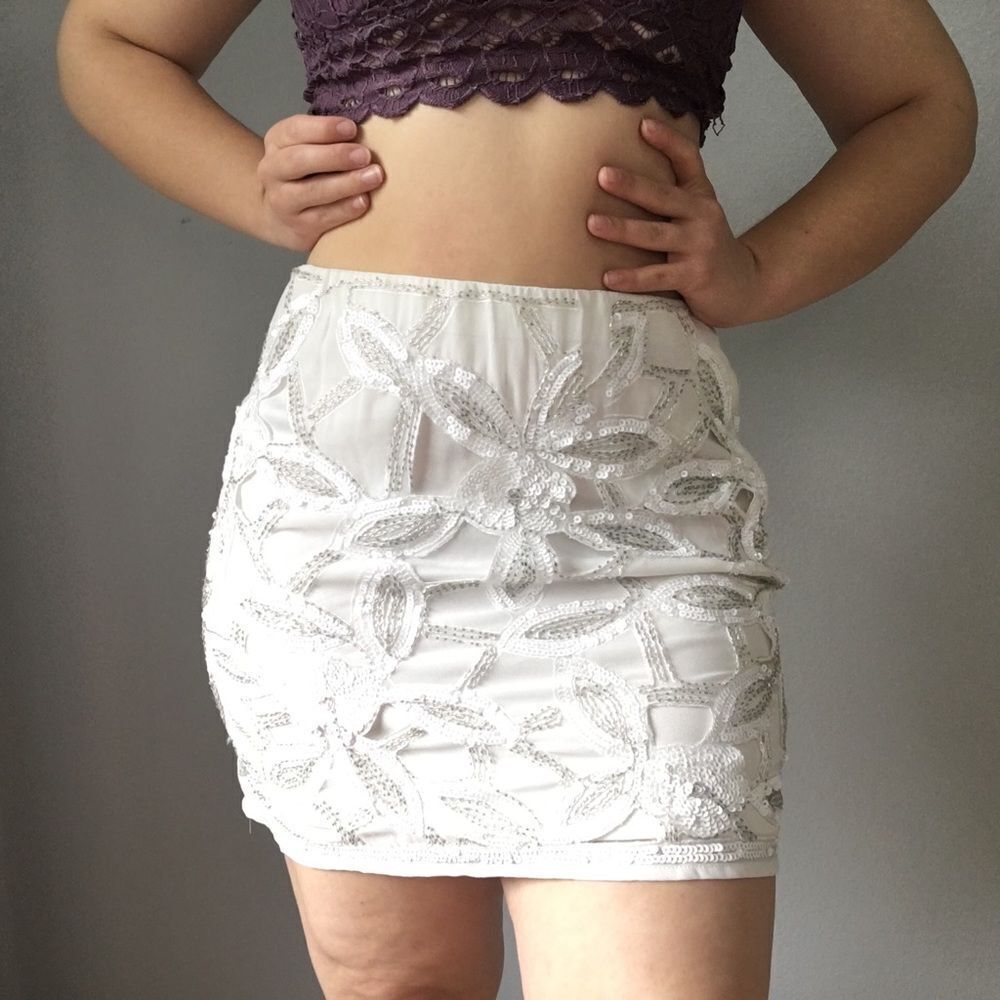 Verty • White Sequin Floral Skirt Large